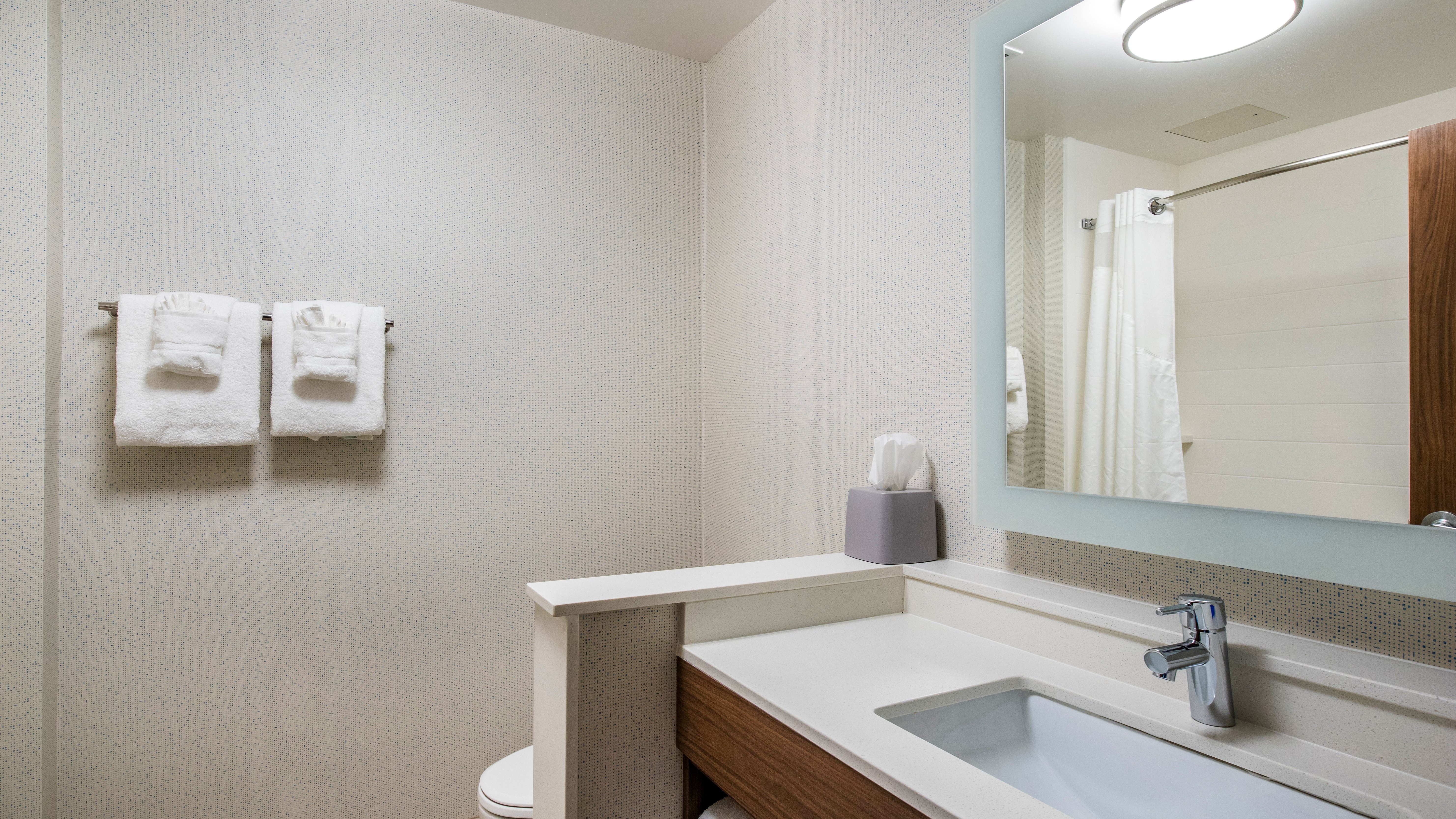 Holiday Inn Express Suites Racine 61/63