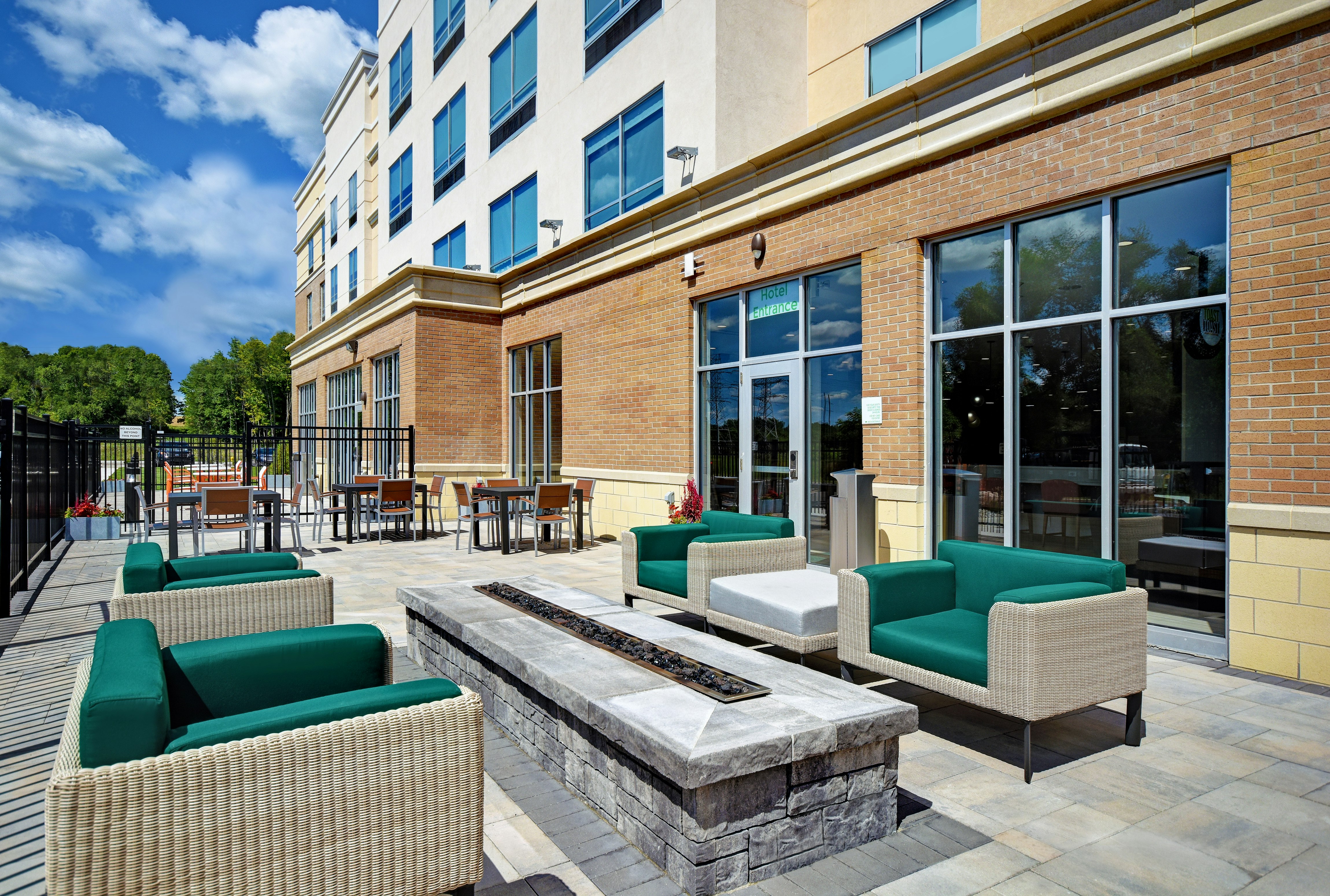 Holiday Inn Grand Rapids North 71/71