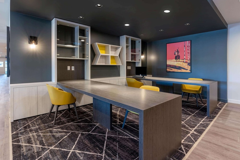 Microtel Inn And Suites By Wyndham Portage La Prairie 25/33