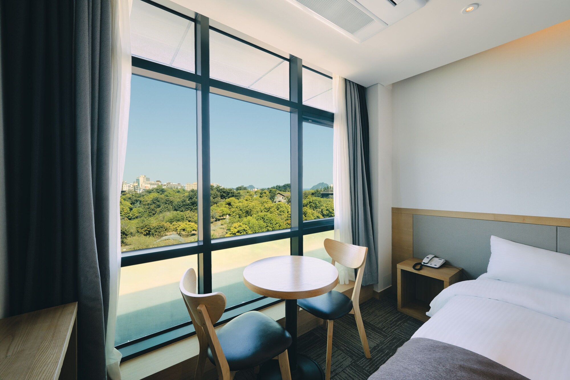 BUSINESS, DOUBLE BED, ACCESSIBLE