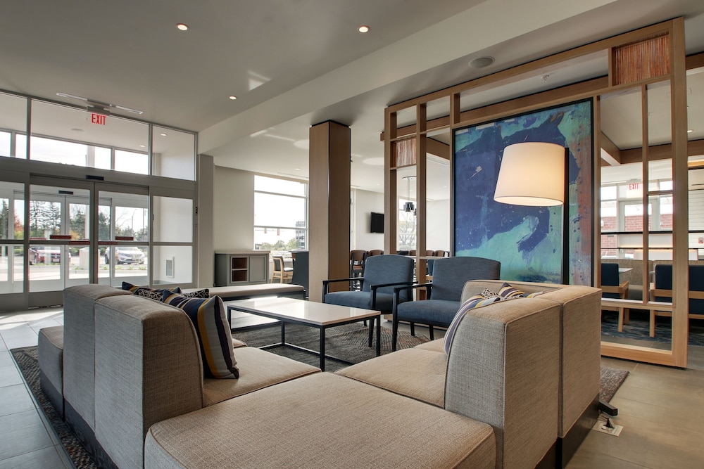 Hyatt House Oak Brook 33/64