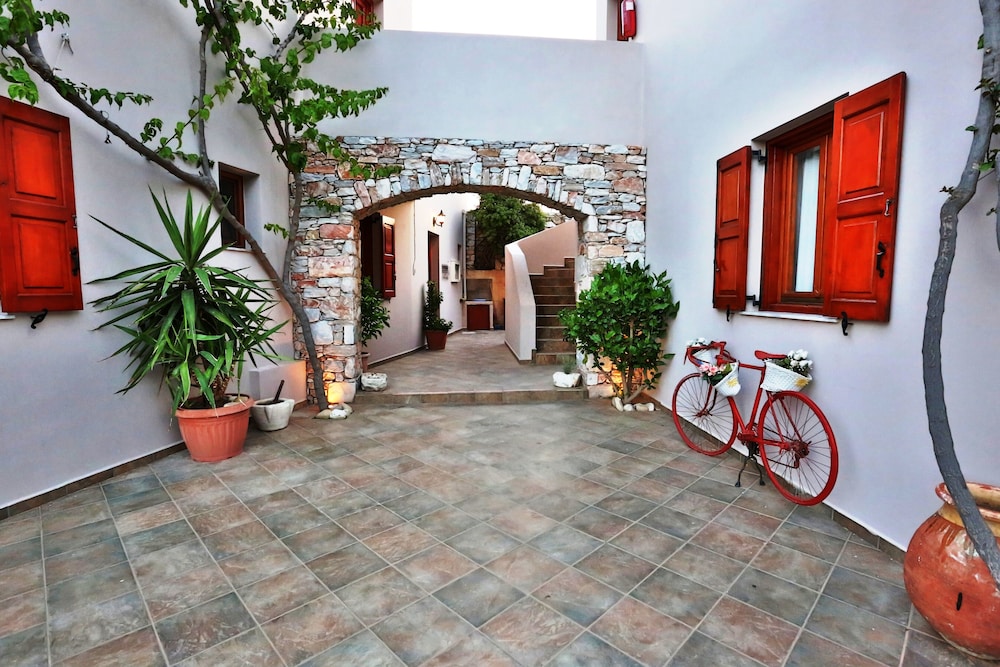 Ventoura Studios & Apartments 35/41