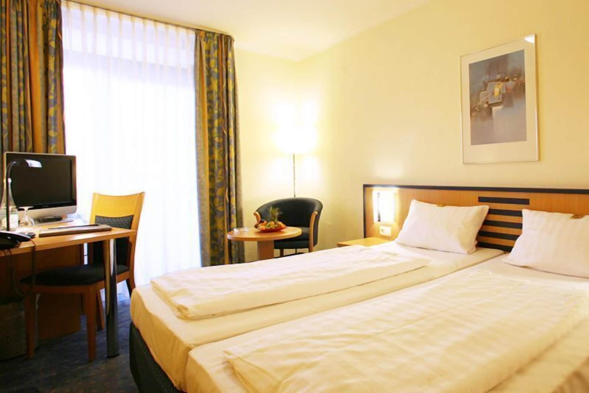 ROOM, TRIPLE
