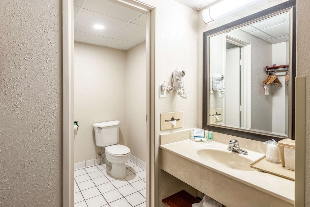 Quality Inn Bradley- Bourbonnais 12/33