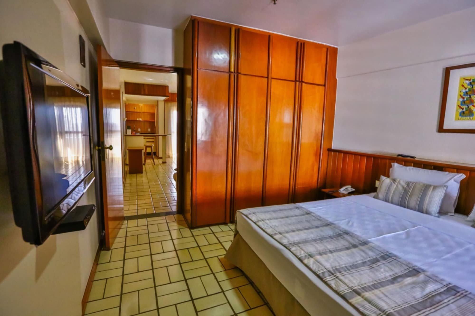 EXECUTIVE, SUITE