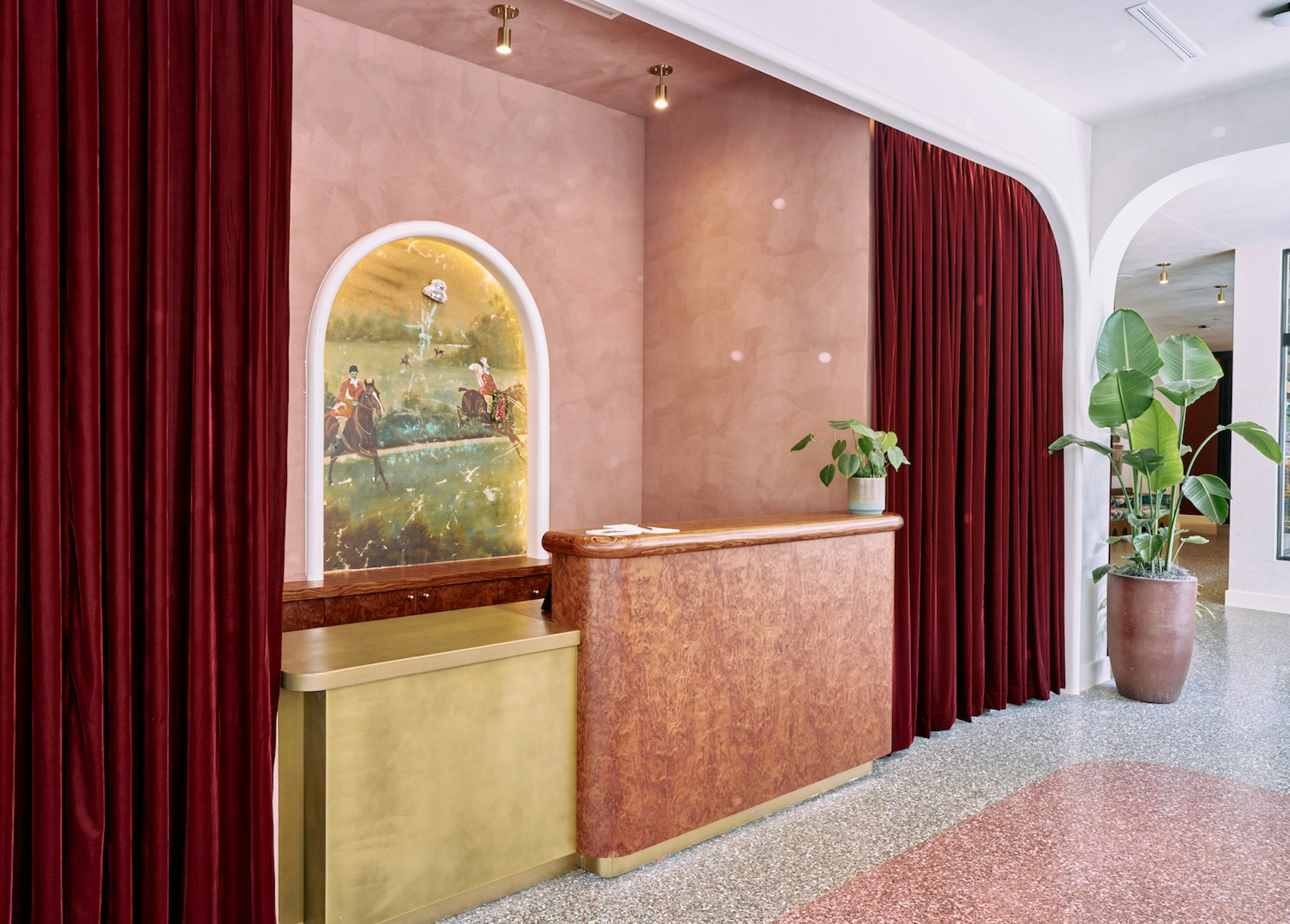 Hotel Genevieve 5/50