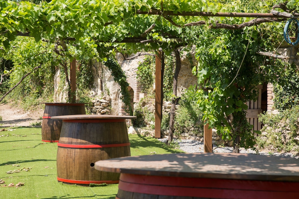 Le Anfore Agriturismo 57/70
