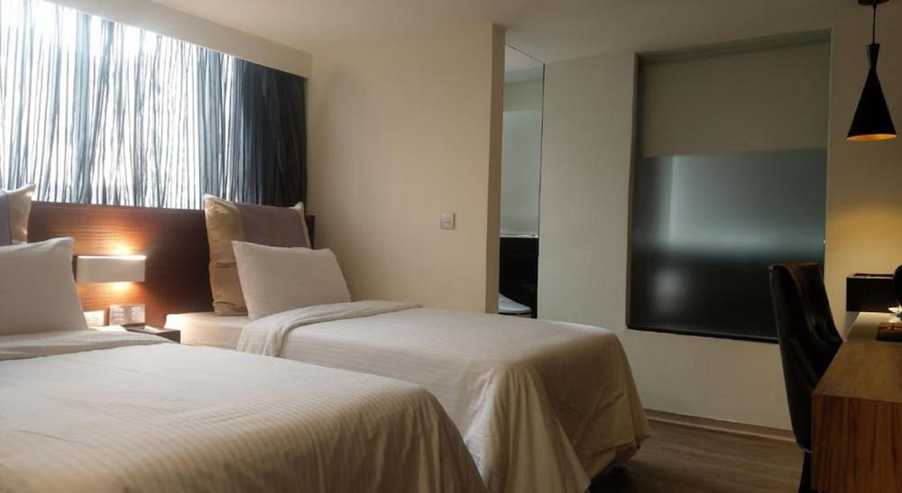 Sun Hotel 18/48