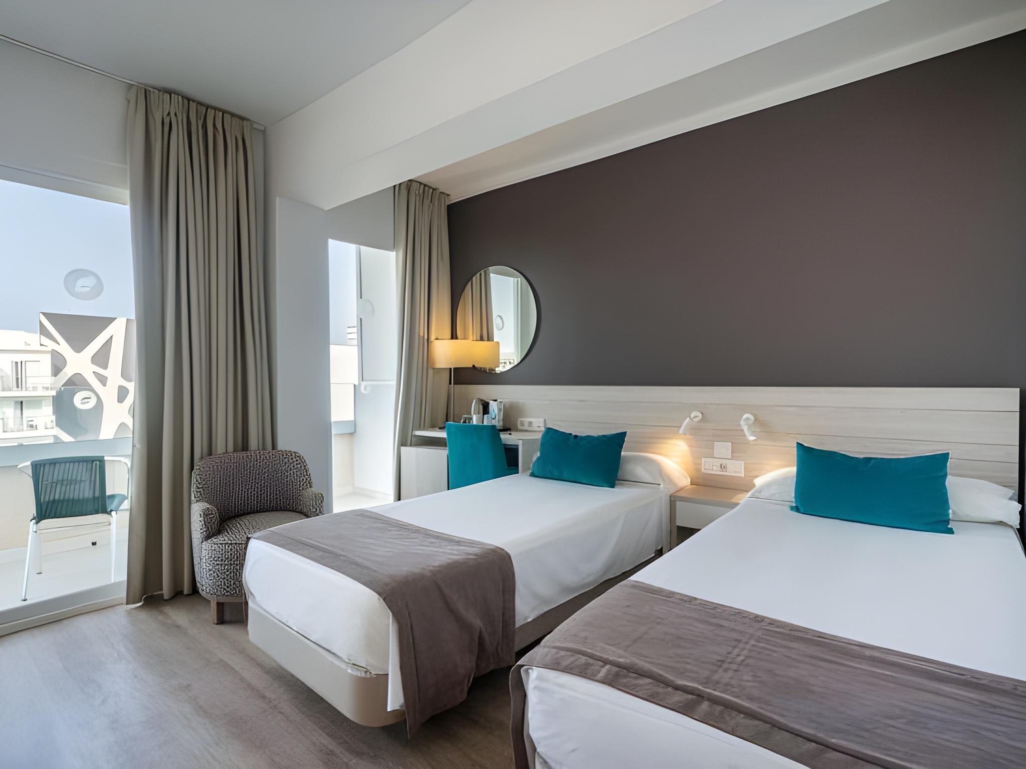 ROOM, DOUBLE BED