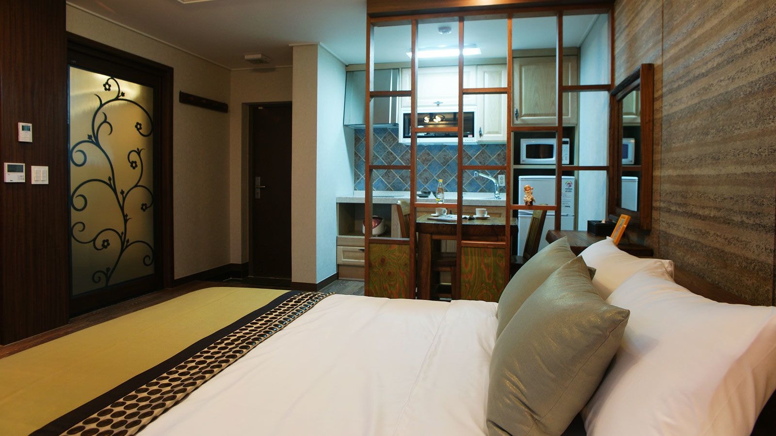 HONEYMOON, DOUBLE BED