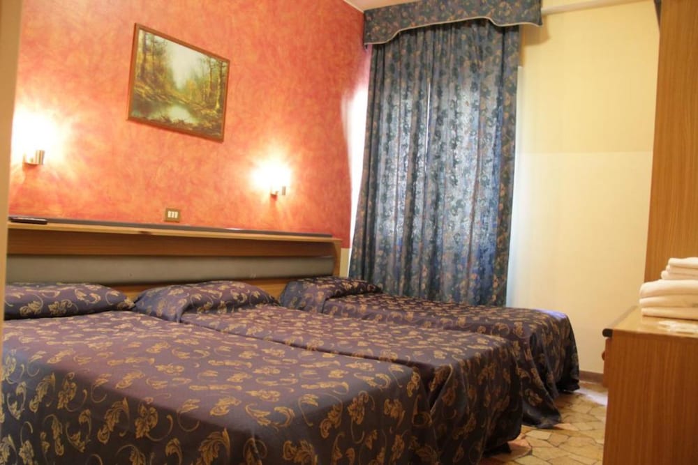 Hotel Del Sud 18/35