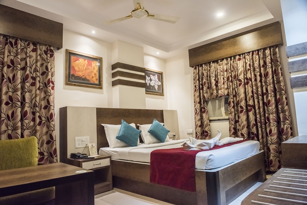 Hotel Pushpak 55/74