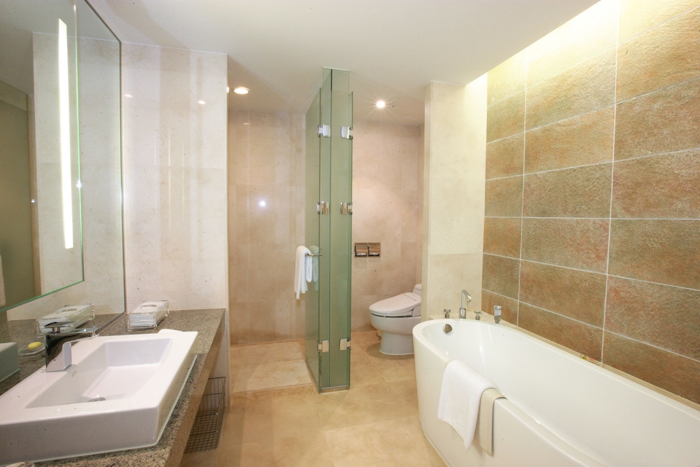 High1 Grand Hotel Convention Tower 63/64