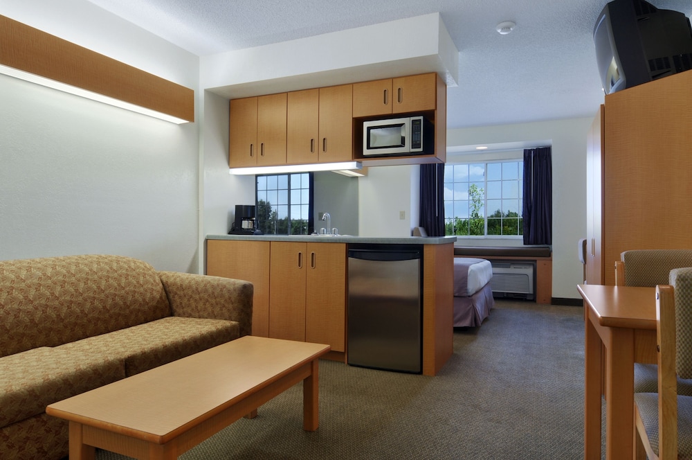 Microtel Inn & Suites by Wyndham Plattsburgh 25/41