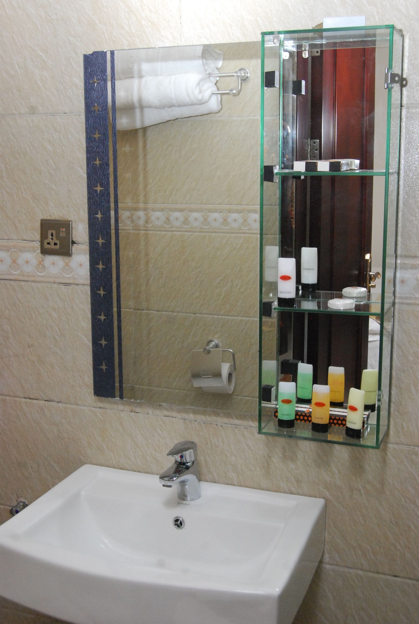 1 BEDROOM, APARTMENT, KITCHEN