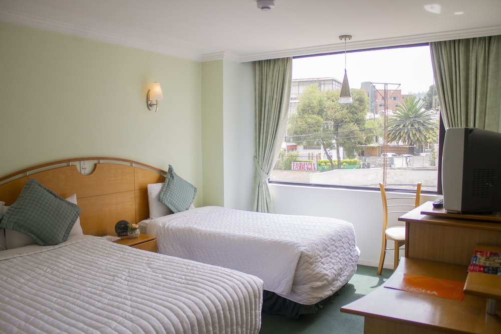ROOM, TWIN BEDS