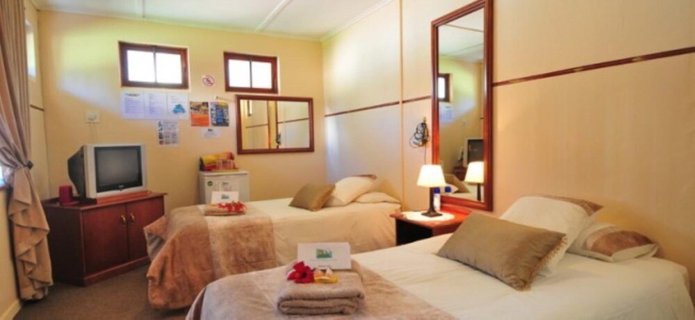 Oasis Country Lodge 11/36