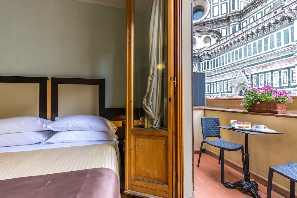 CLASSIC, DOUBLE BED, DUOMO VIEW, BALCONY