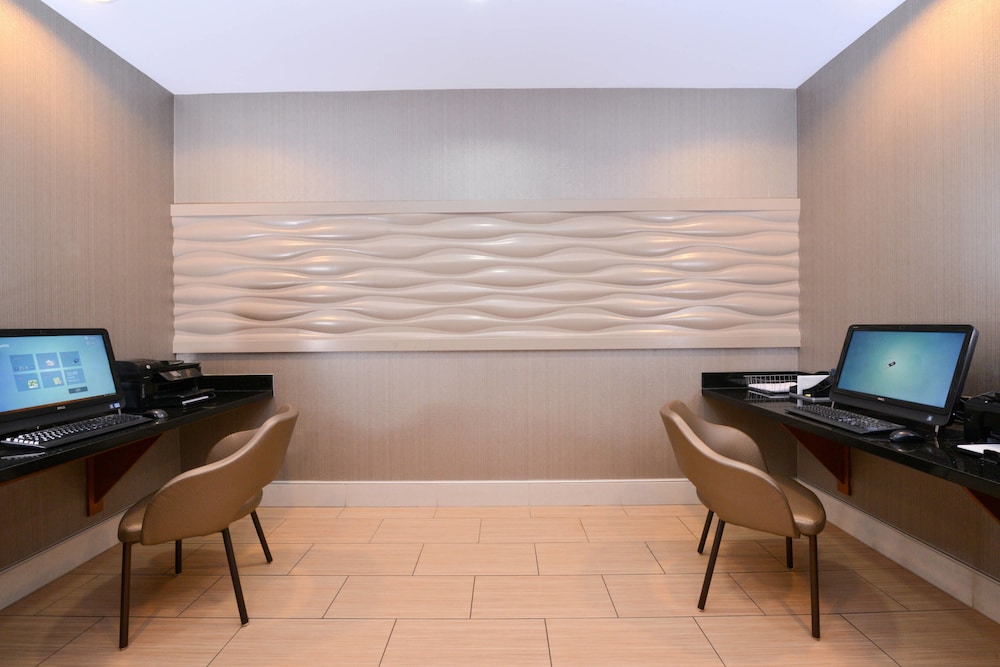 Springhill Suites By Marriott Corona Riverside 44/48