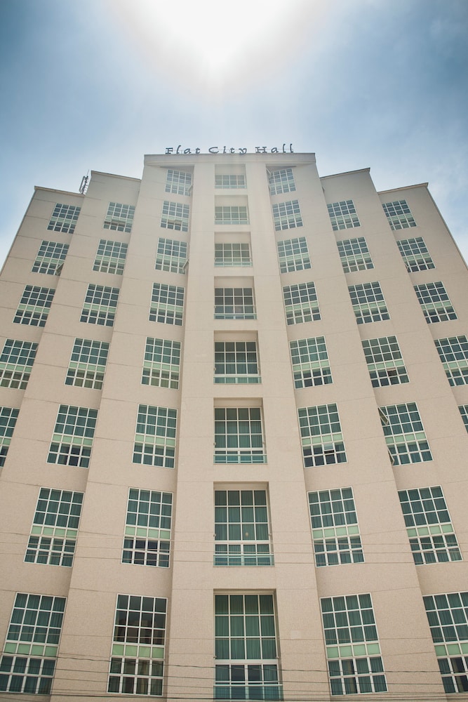 City Hall Flat & Hotel 1/50