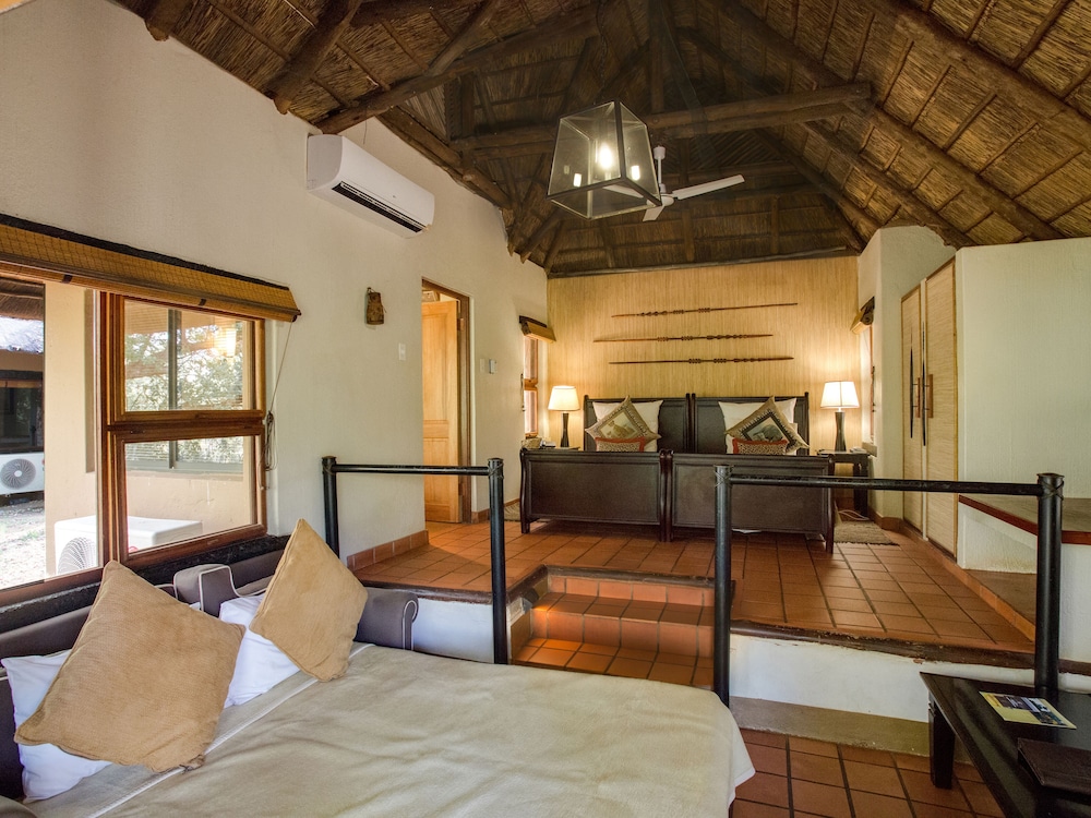 MADIKWE RIVER LODGE 7/42
