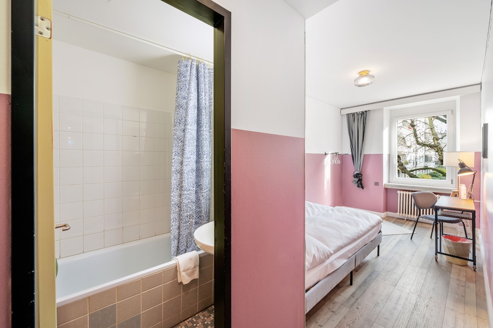 Becozy Self Check-in & Pop-up Hotel 25/52