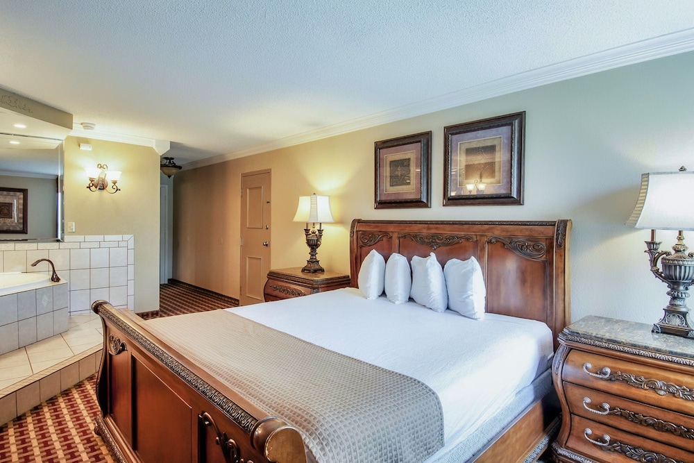 Days Inn & Suites by Wyndham Johnson City 10/36