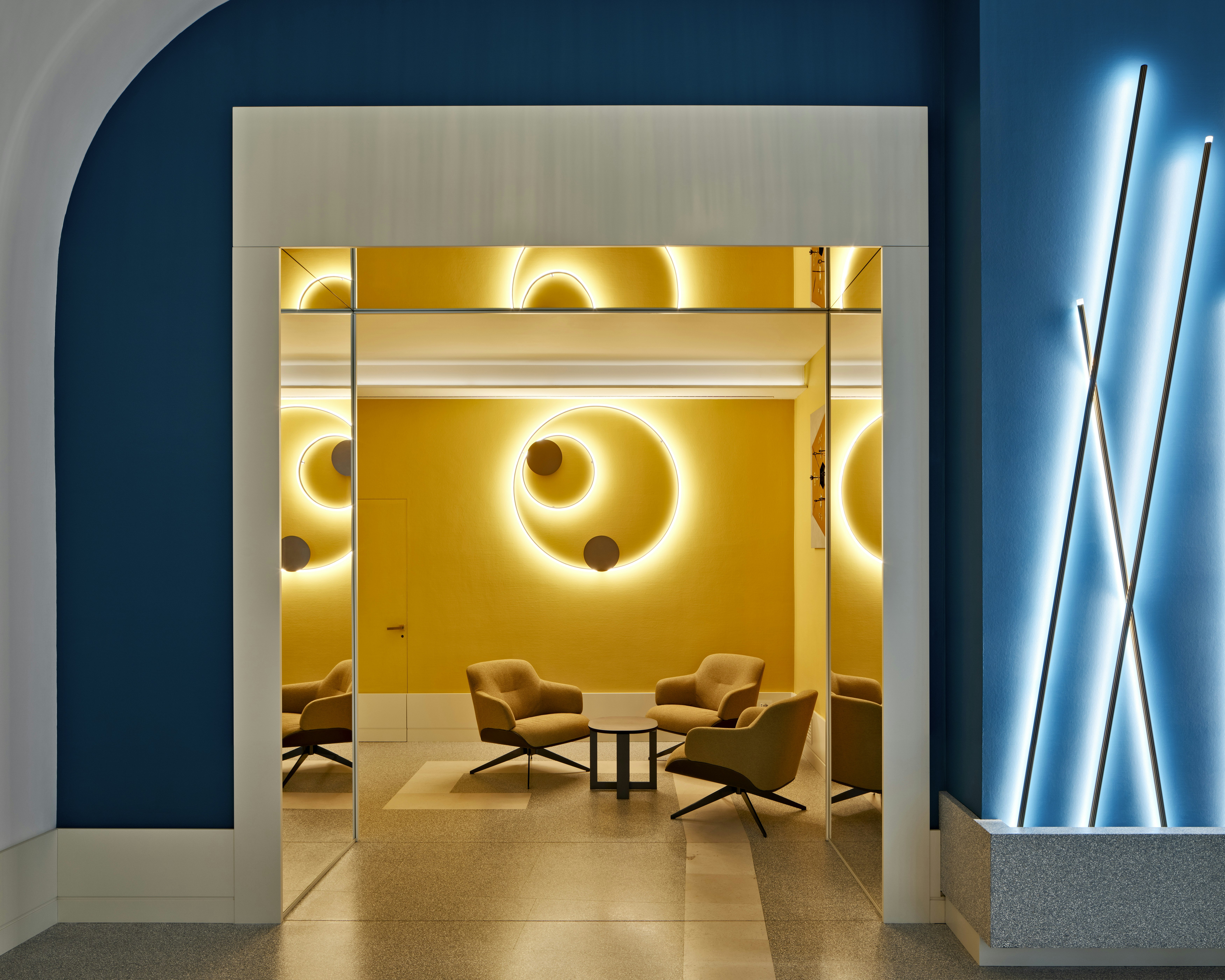 De Bonart Naples, Curio Collection by Hilton 10/50