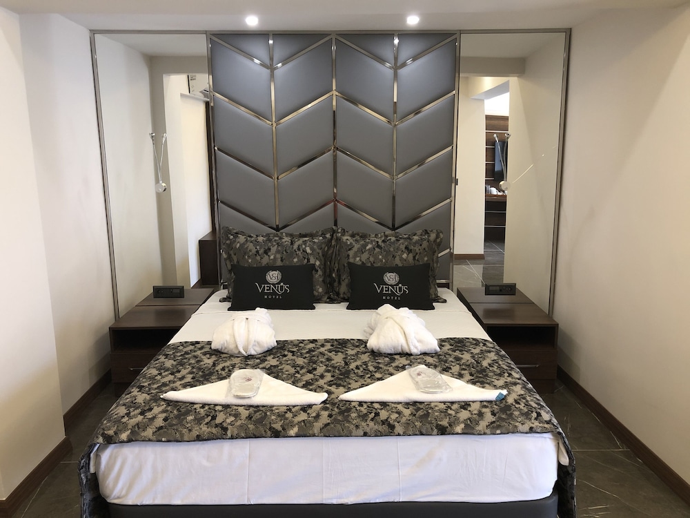 Venus Hotel 14/37