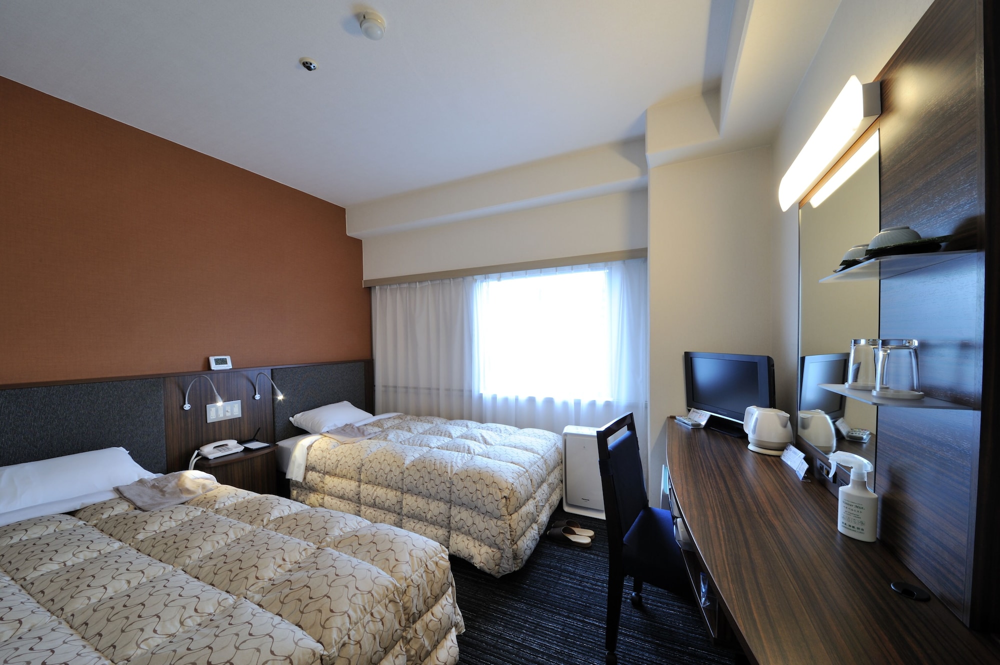 ROOM, TWIN BEDS