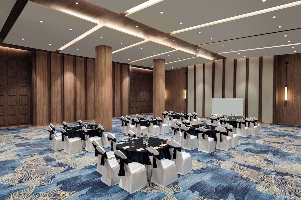 Ramada Encore By Wyndham Bhiwadi Phool Bagh Chowk 43/53