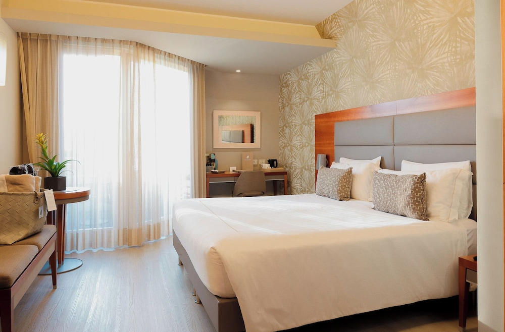 غرفة بسرير مزدوج بإطلالة على البحيرة، Hotel Corte Valier 2/10