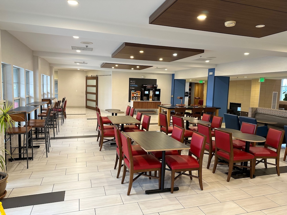 Holiday Inn Express Hotel & Suites Tracy 47/77