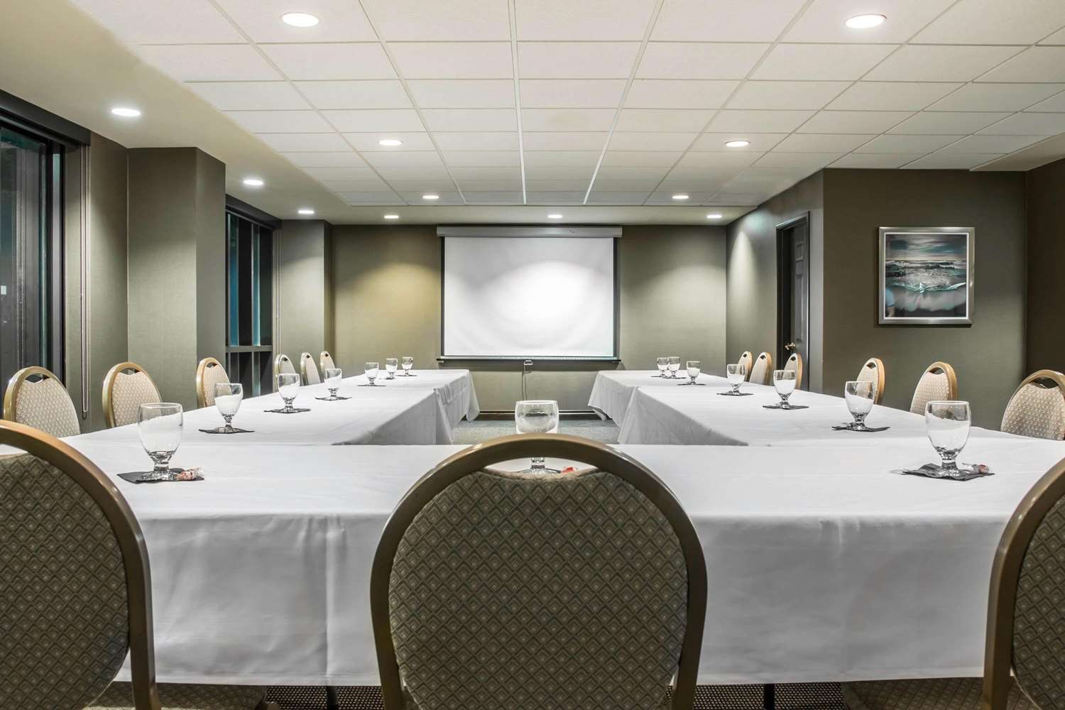 Shoreline Inn Conference Center Ascend Hotel Collection 41/45