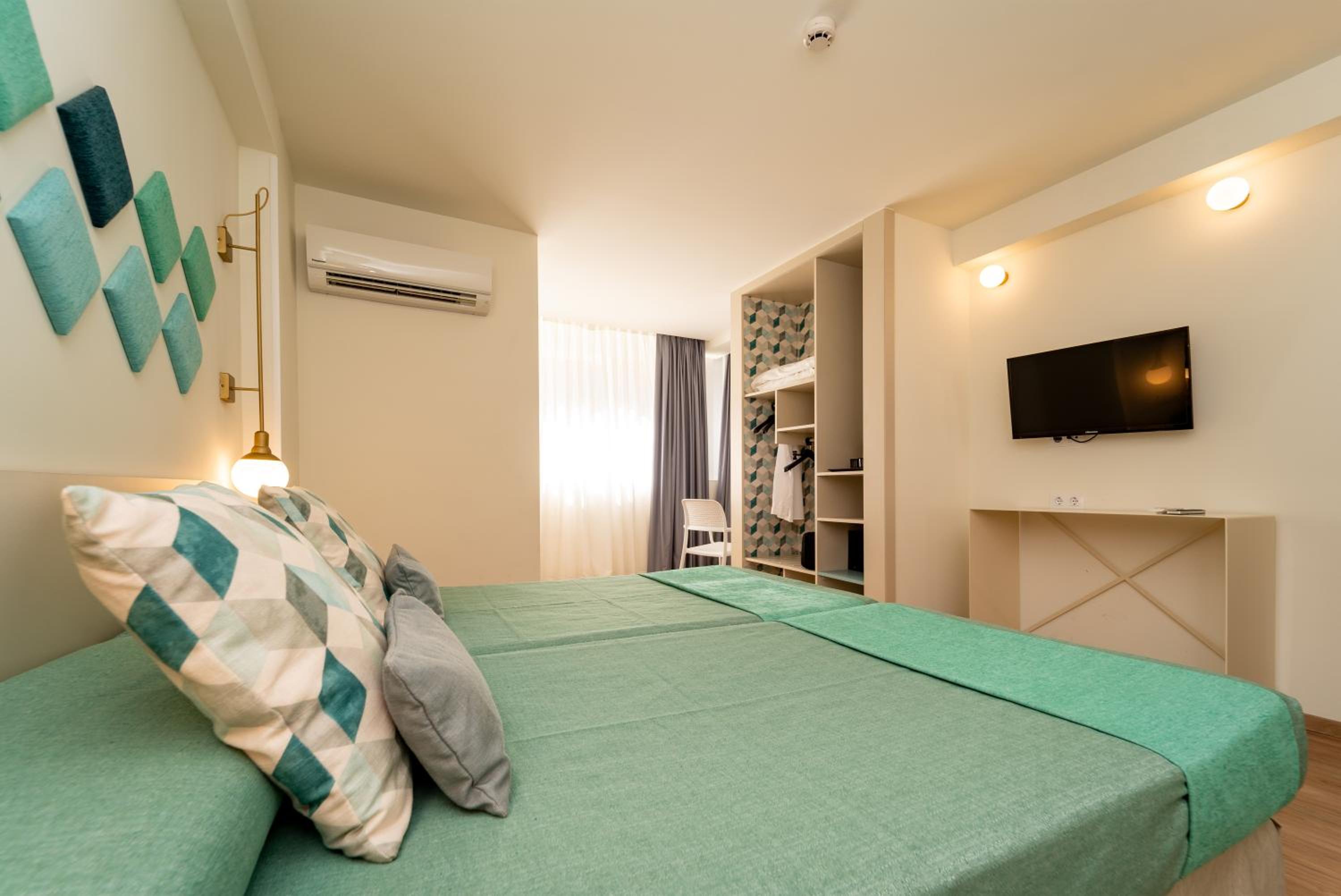 Room, Twin Beds