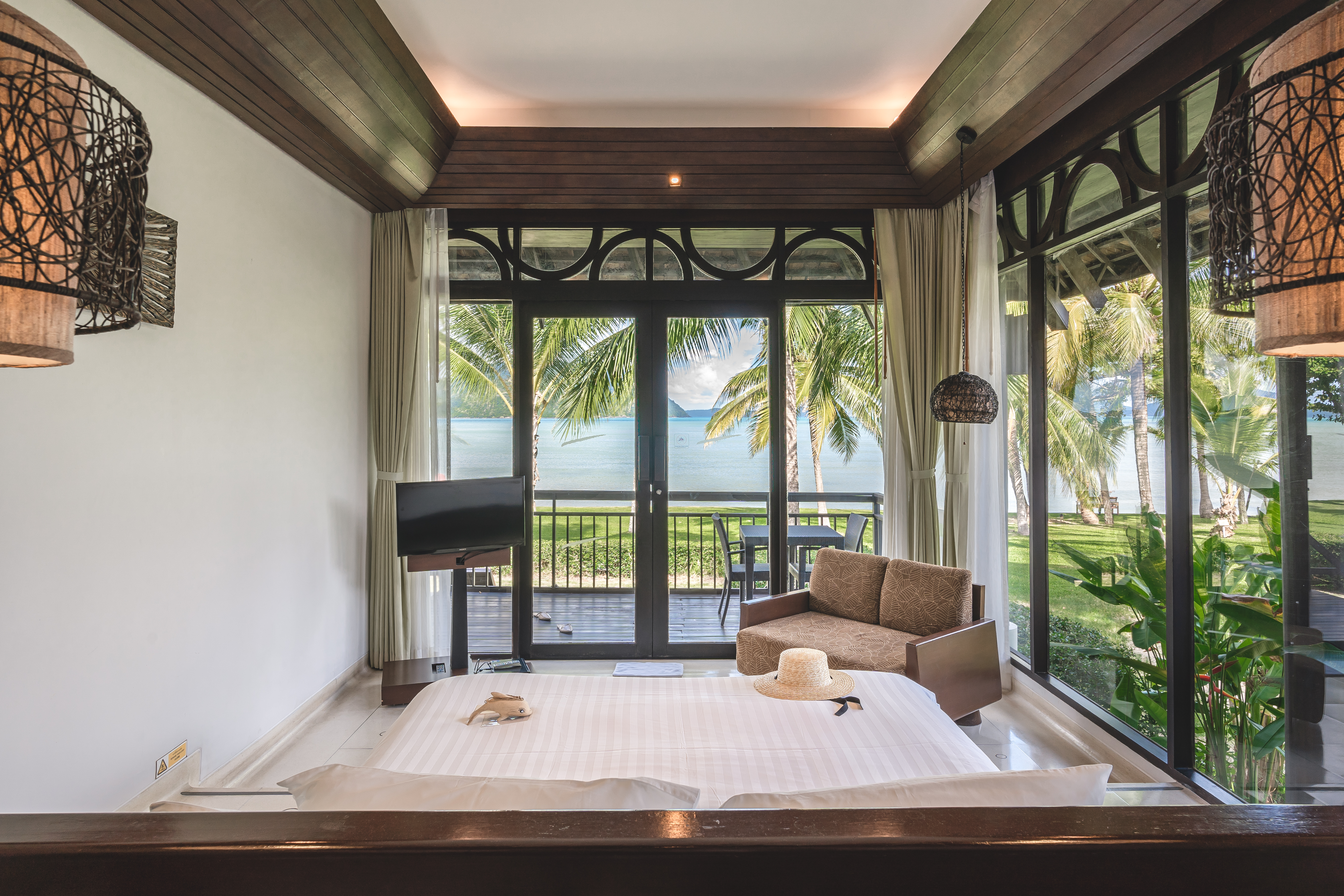 DELUXE BEACHFRONT  VILLA
