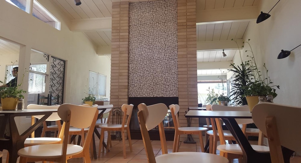 Contenta Inn 53/66