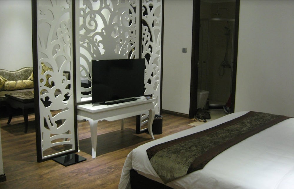 City Bay Palace Hotel 65/70