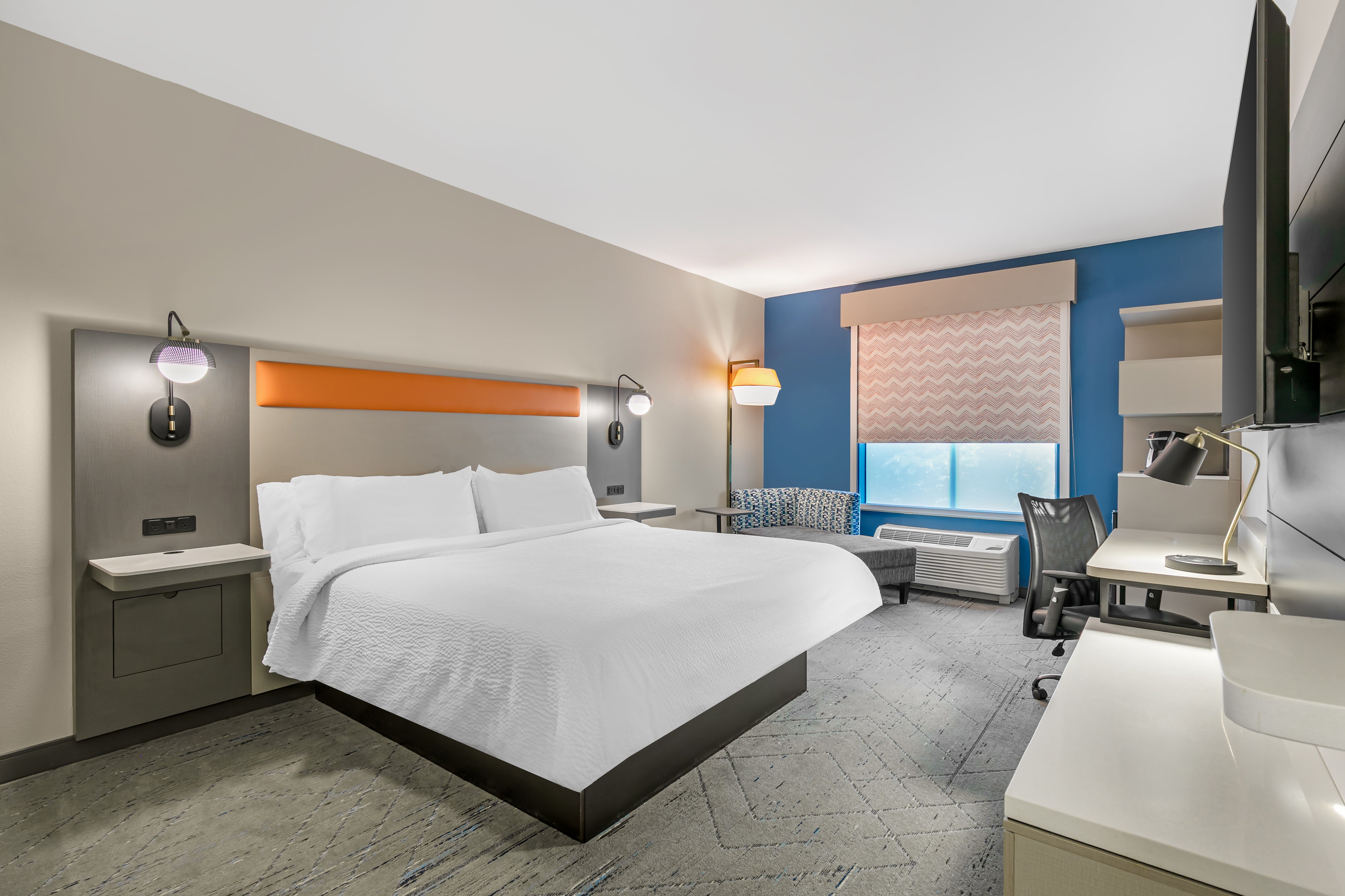 Holiday Inn Express & Suites Clemson - Univ Area 21/82