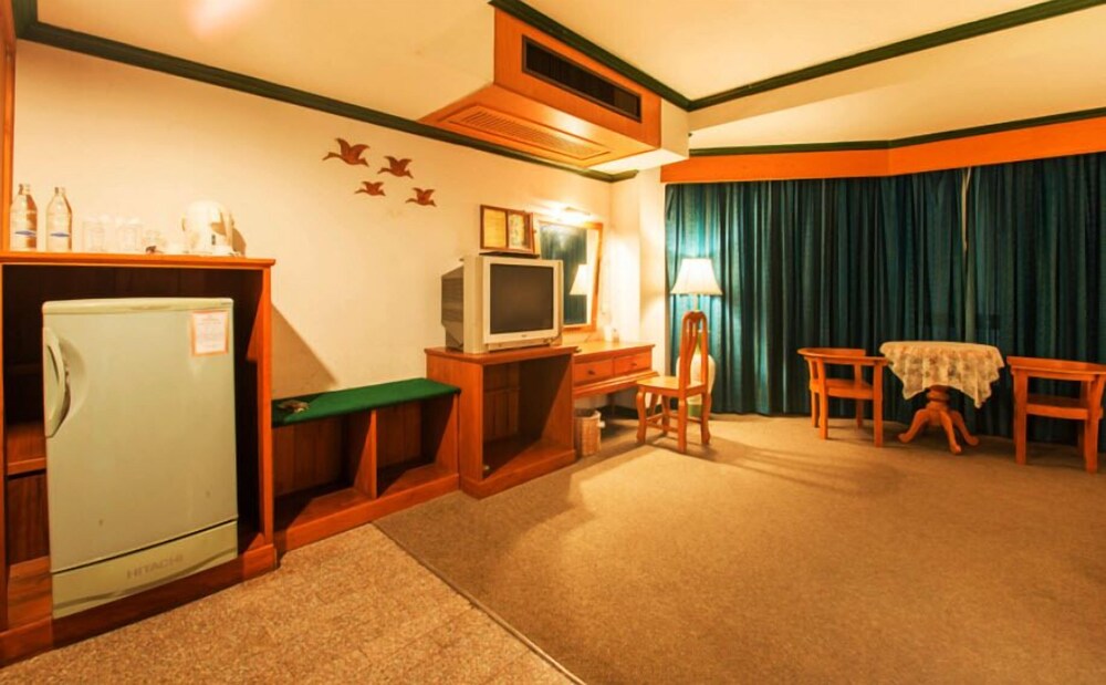Thepnakorn Hotel 35/48