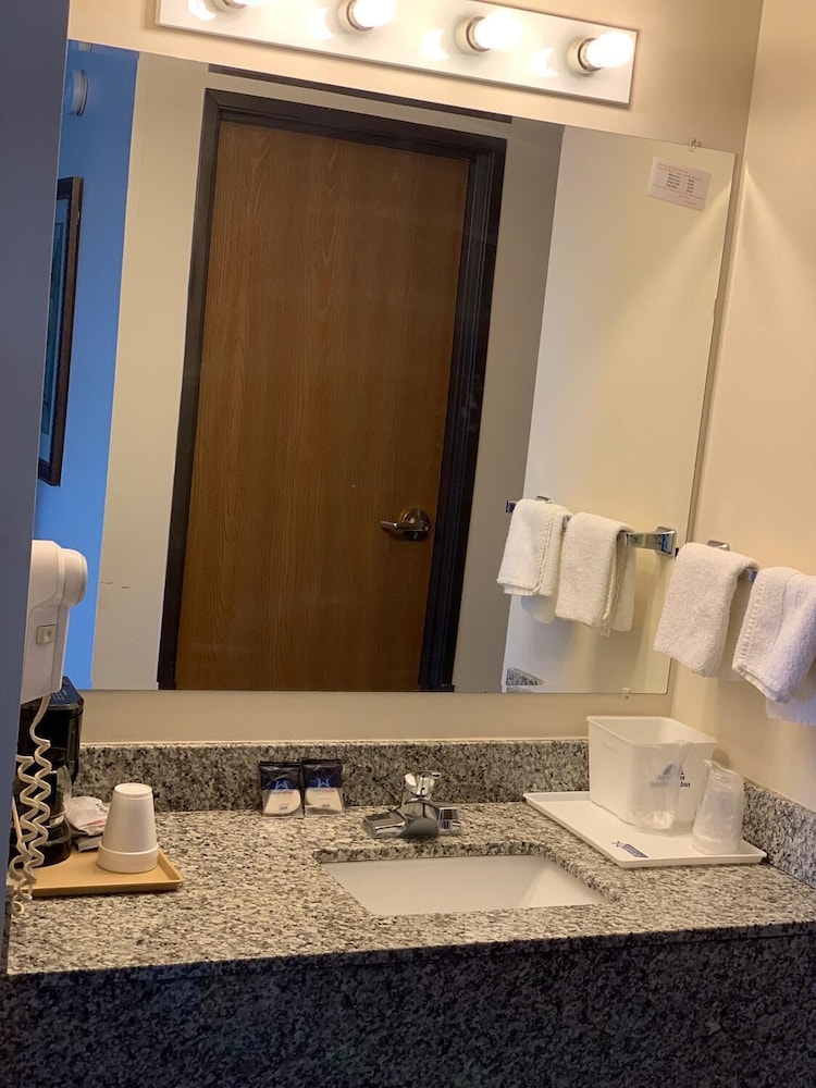 Americas Best Value Inn Gaylord 24/42