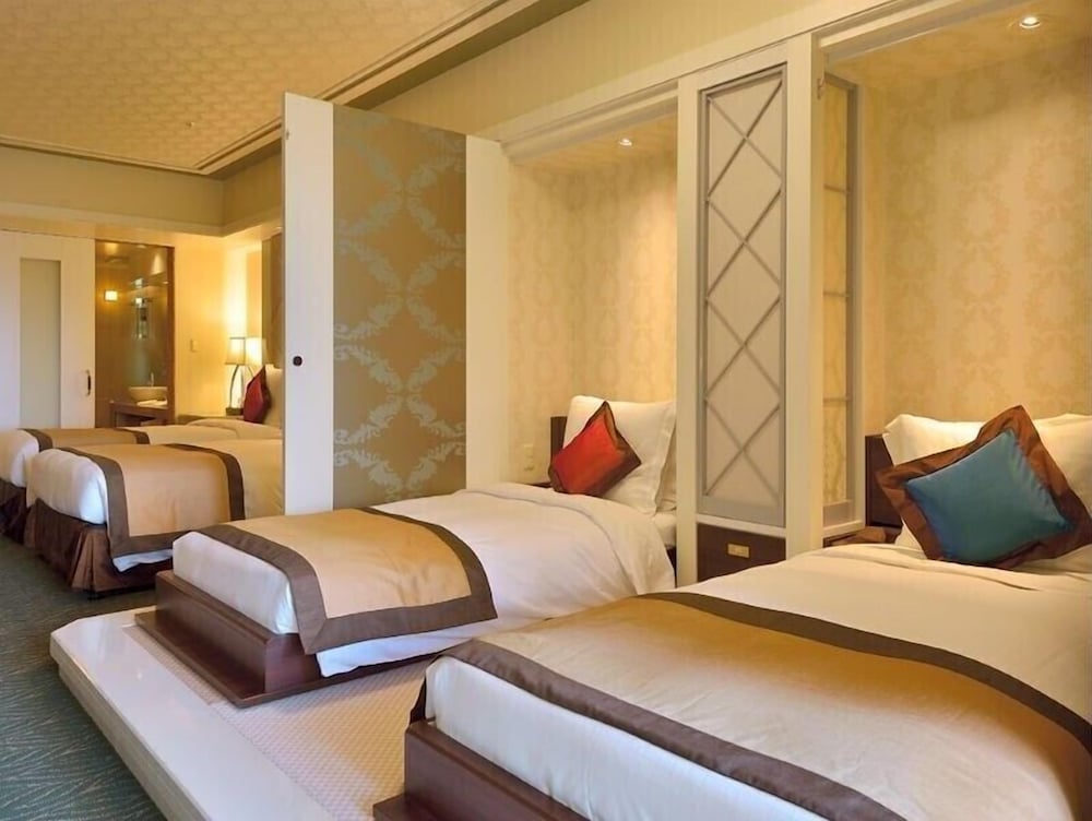 Spa, Suite, 4 Beds