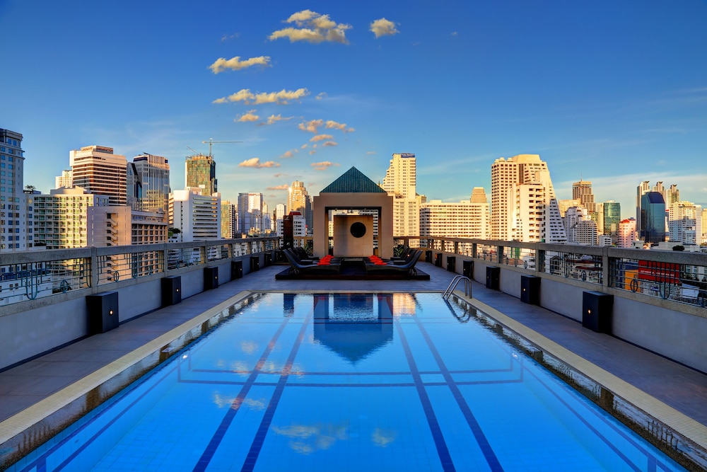 Radisson Hotel Chateau de Bangkok 46/48
