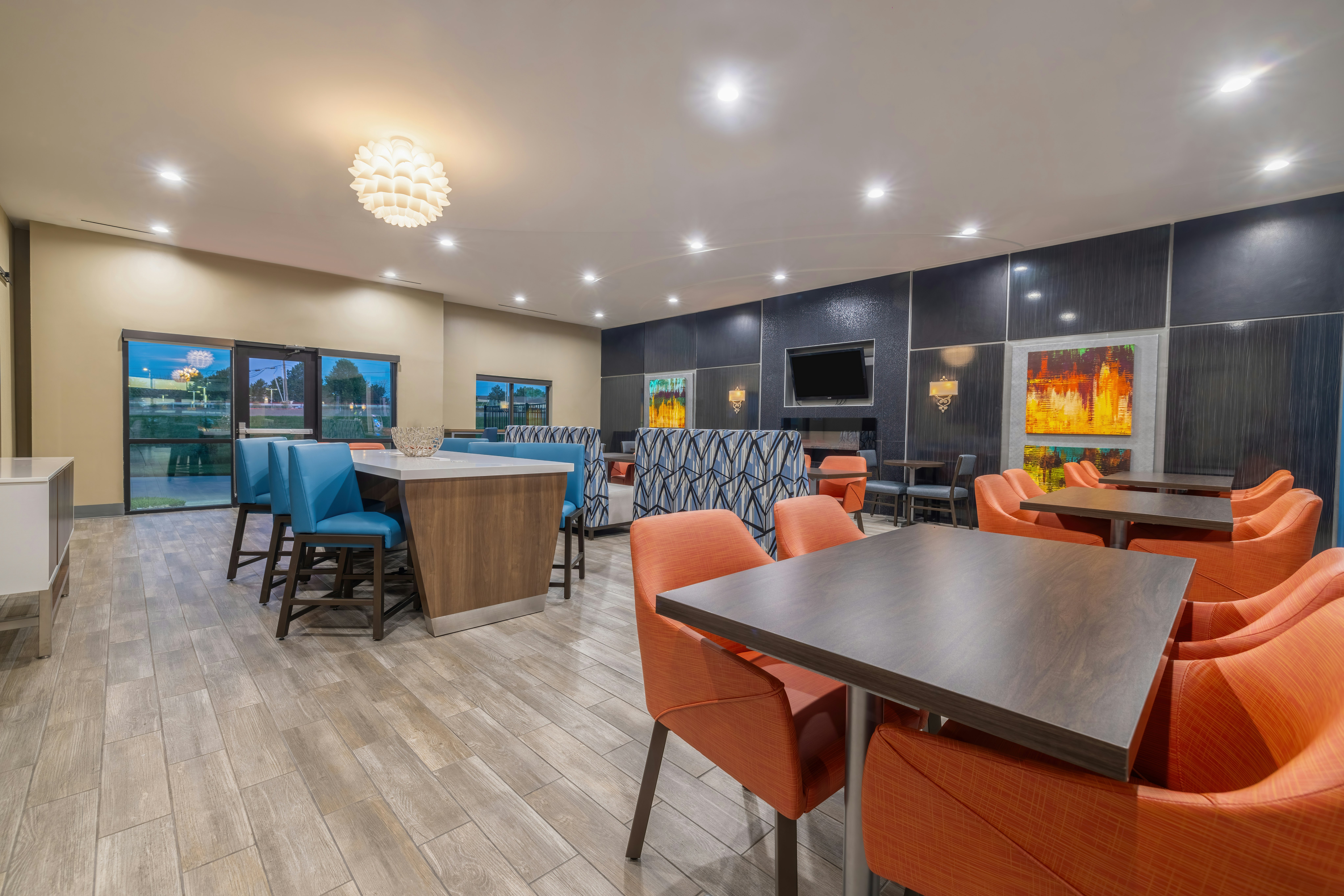 Holiday Inn Express Hotel Suites Kansas City Airport 49/72