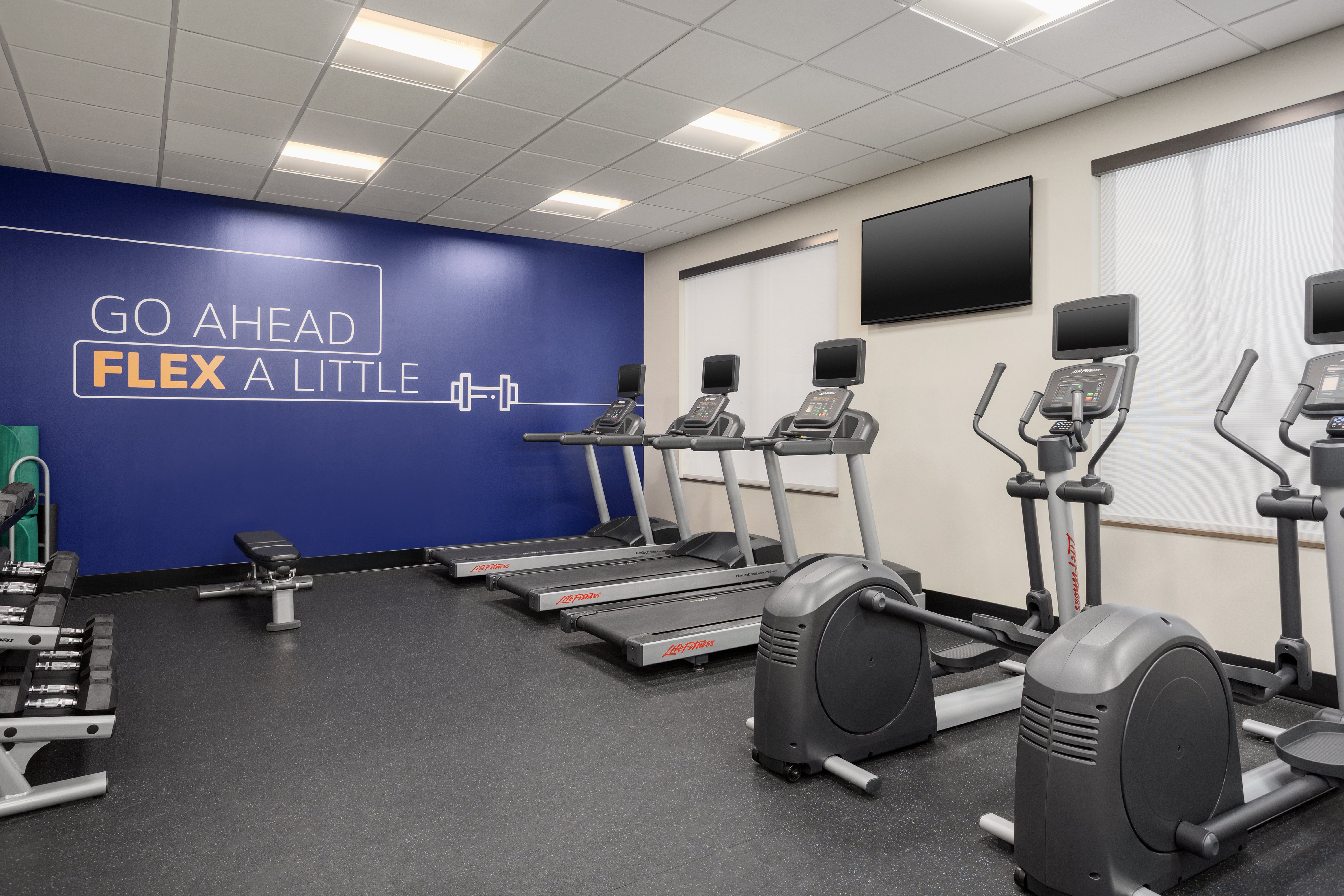 Holiday Inn Express Suites Vaughan 50/78