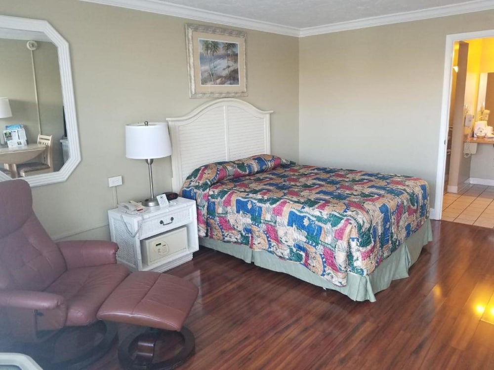 STANDARD, QUEEN BED