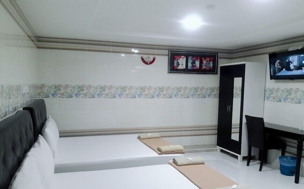 Ark Taman Melawati Hotel 3/32