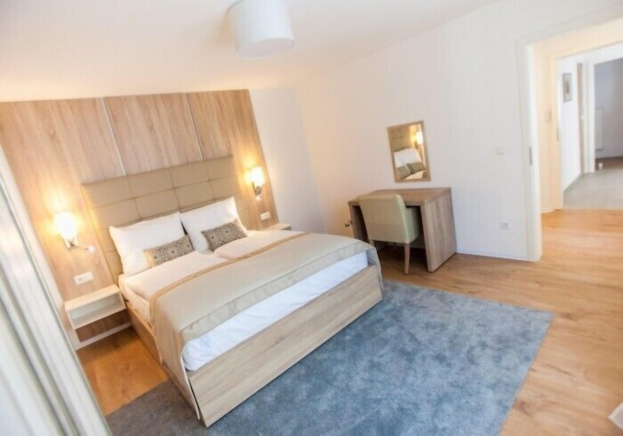 PLUS, SUPERIOR, SUITE, QUEEN BED, SOFA