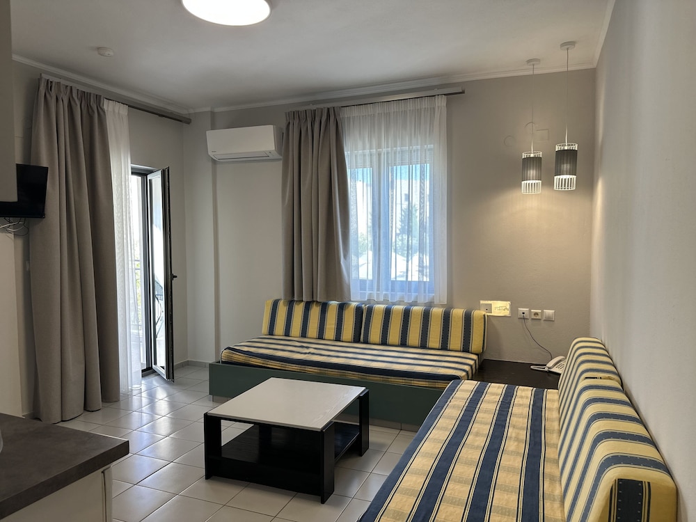 شقة بسريرين منفصلين بغرفة نوم واحدة مع أريكة، Evdokia Suites 9/10