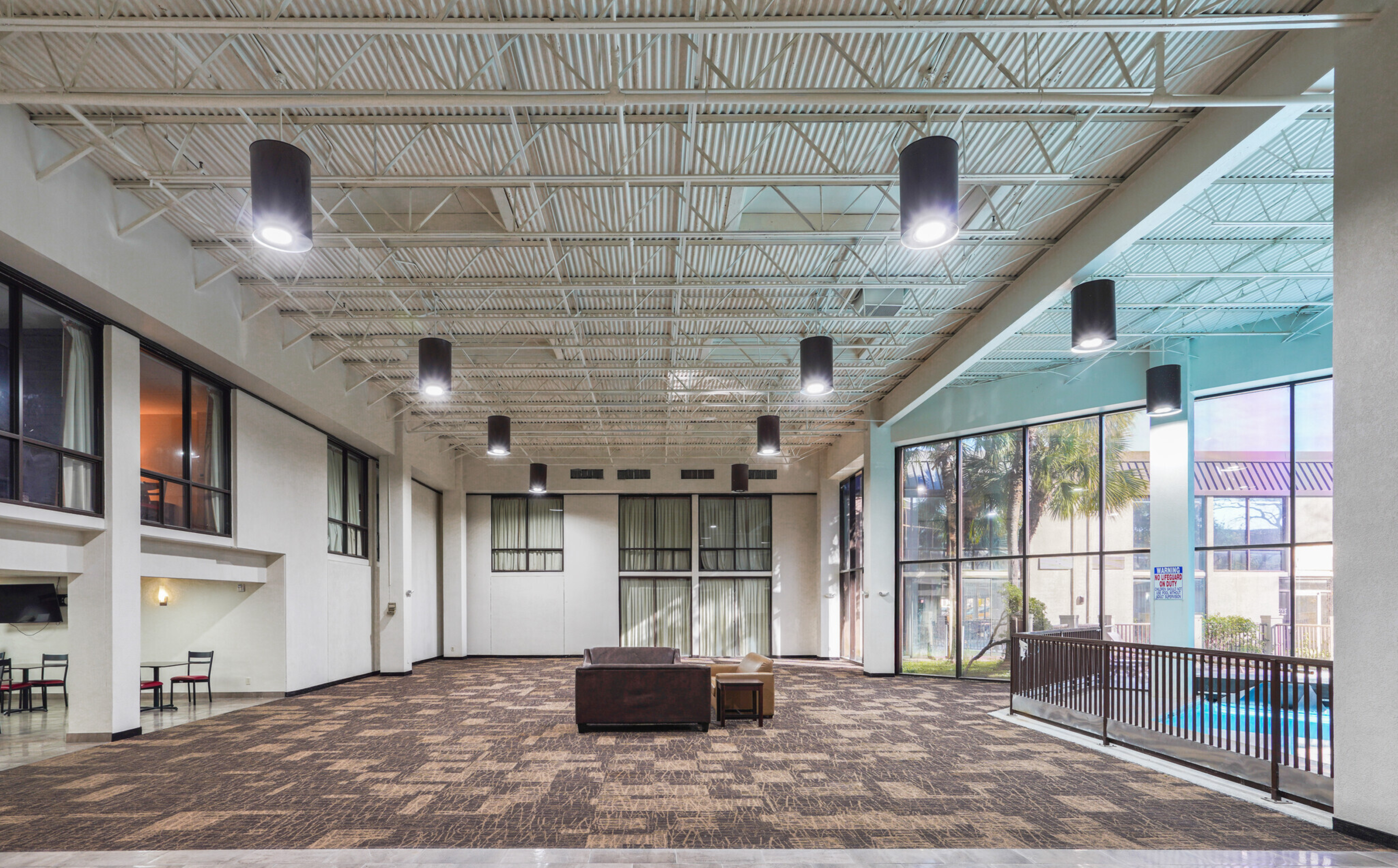 Red Roof Inn Plus and Suites Houston IAH Airport SW 32/34